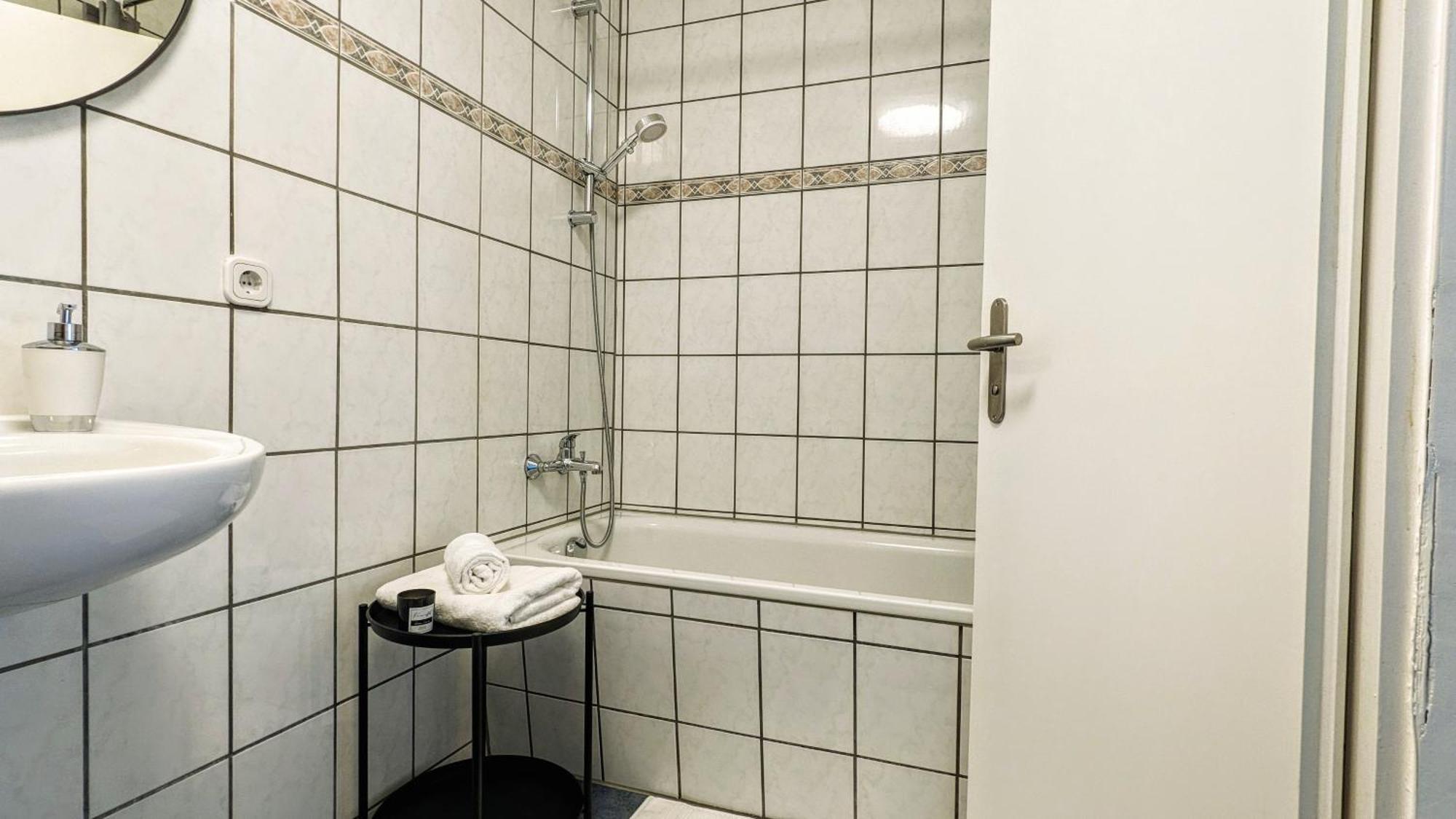 Tt Living Apartments Bonitas & Divinitas I 2 Schlafzimmer I Kueche I Vollbad I Waschmaschine Rellingen Kültér fotó
